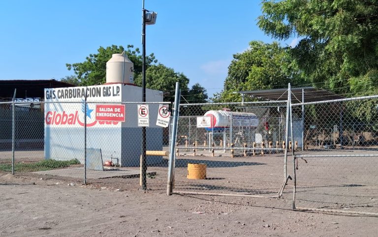 Menor resulta lesionado tras flamazo en gasera de Apatzingán