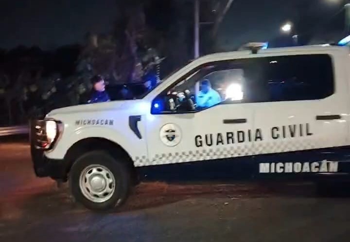 Ocurren dos accidentes viales en Morelia: taxista lesionado y camioneta atorada