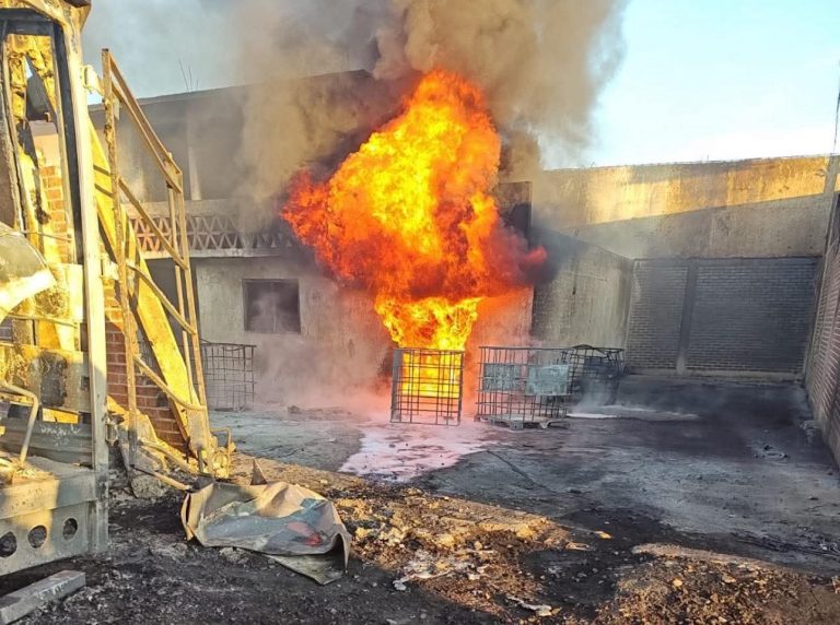 Explosión e incendio arrasan viviendas y vehículos en La Piedad; hay dos heridos graves