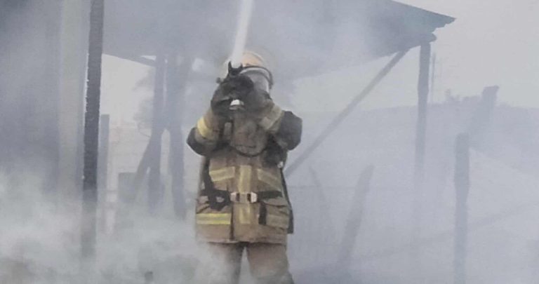 Arde casa de madera en Ciudad Jardín, en Morelia