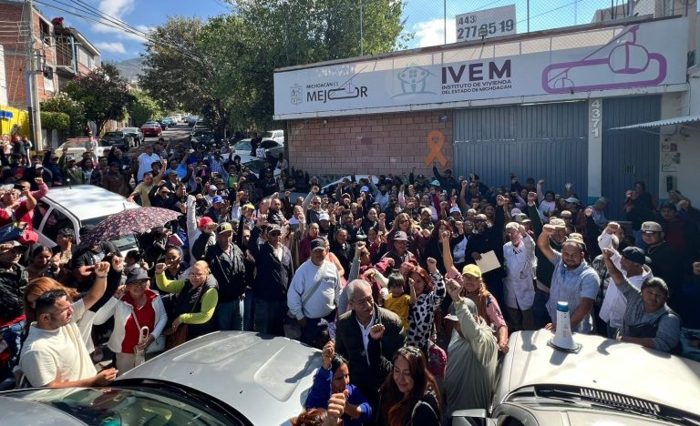 Toma Confederación Internacional de Trabajadores el Instituto de la Vivienda de Michoacán