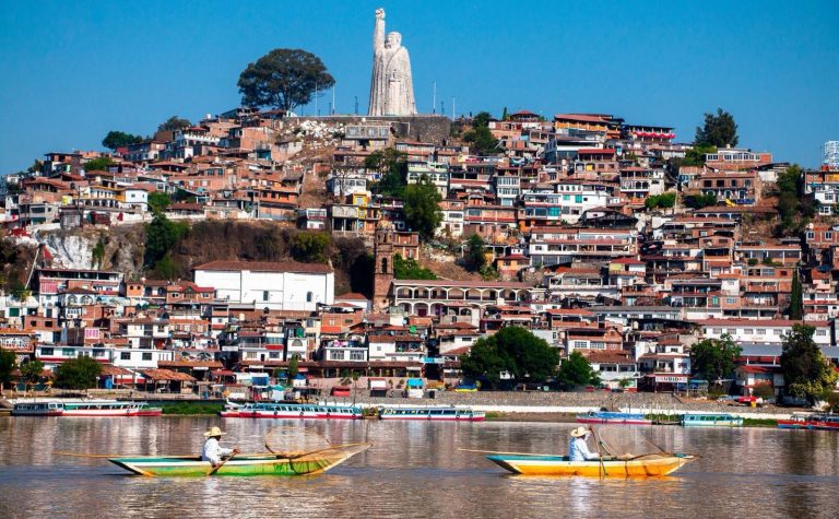 Inicia el programa Rutas Mágicas de Color, en Janitzio