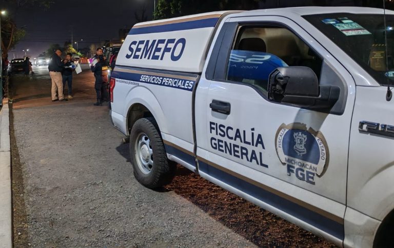 Mujer muere tras sufrir infarto a la orilla de Calzada La Huerta, en Morelia