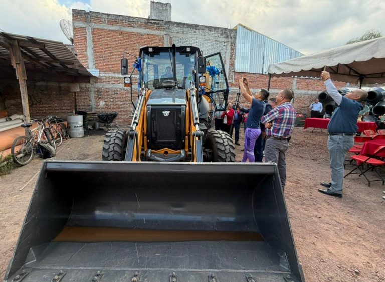 Entregan nueva maquinaria al Comité de Agua Potable y Alcantarillado de Tarímbaro