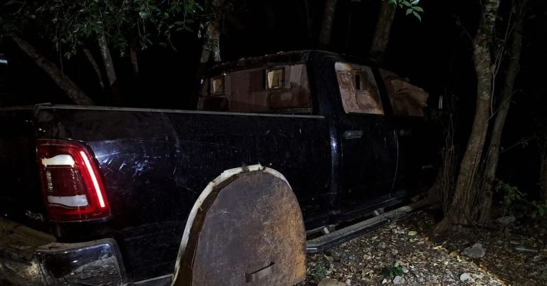 Aseguran marinos vehículo monstruo y droga, en Aquila