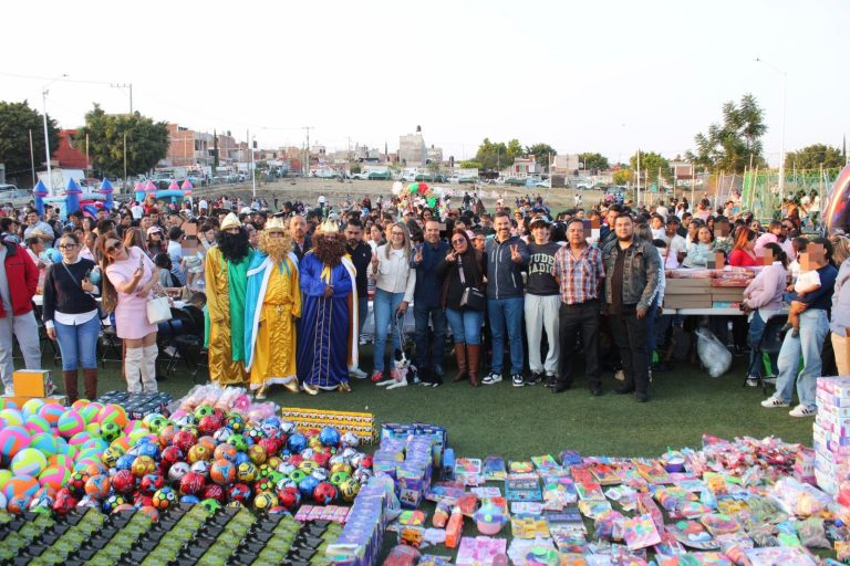 Llevan alegría a niños de Misión del Valle