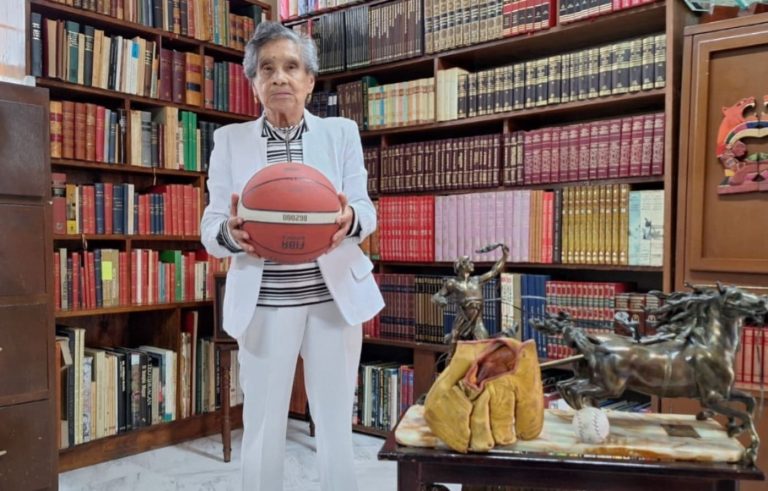 A dos años de ausencia, Naborina Colín Benítez sigue enseñando