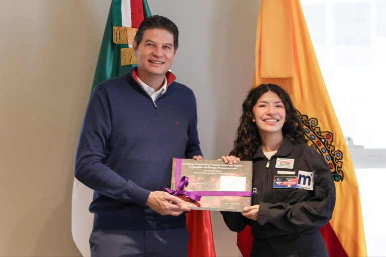 Agradece estudiante moreliana apoyo de Alfonso Martínez para obtener primer lugar en la NASA