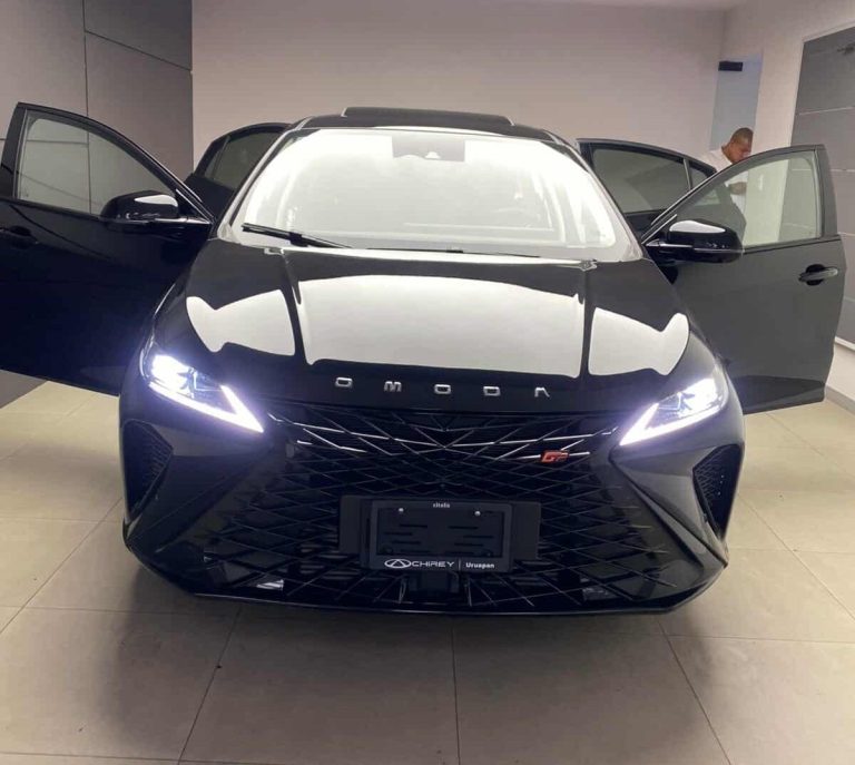 Delincuentes roban vehículo Omoda en la carretera libre Pátzcuaro-Uruapan