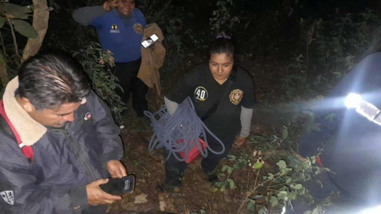 Bomberos Zitácuaro buscan a ocho personas extraviadas en el Cerro del Cacique