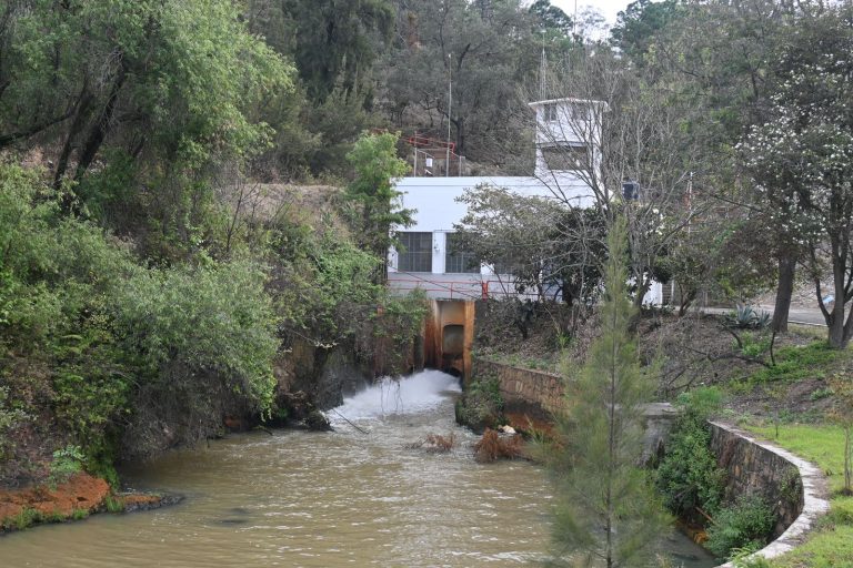 Con recurso federal, rehabilitan presas de Michoacán