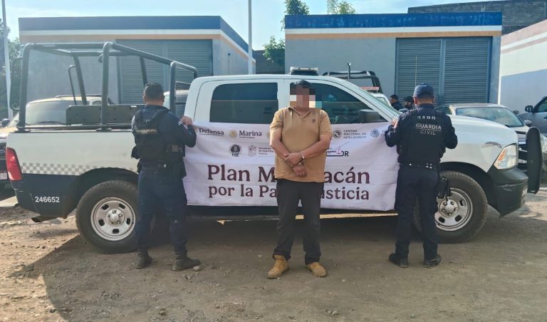 Vecinos de Taretan retienen a hombre señalado por secuestro virtual de un menor de edad
