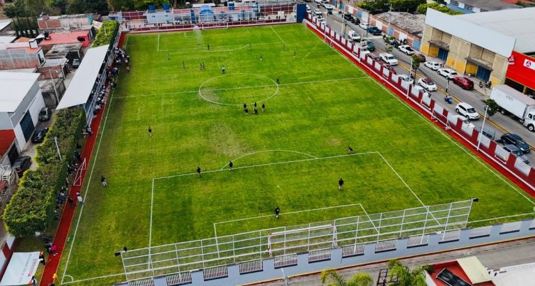 Estrena Tarímbaro cancha de primer nivel en la unidad deportiva