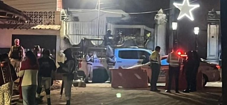 Solitario pistolero asalta restaurante, en Uruapan