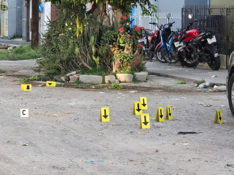Con armas largas y cortas atacan vivienda del Infonavit Palo Alto, de Zamora