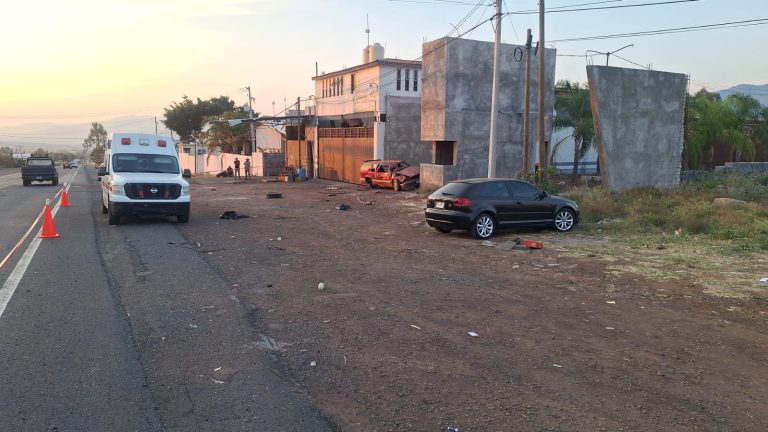 Joven perece al volcar camioneta en Peribán