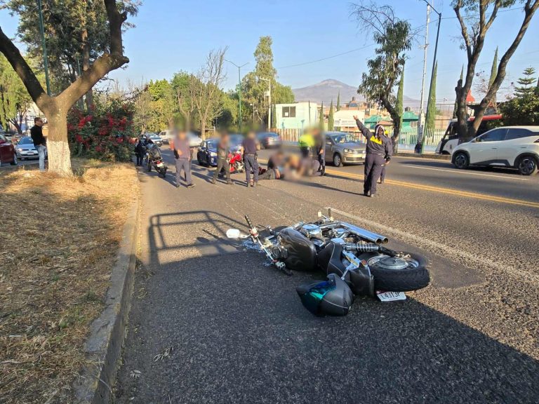 Choque entre moto y auto deja un herido en la avenida Madero Poniente de Morelia