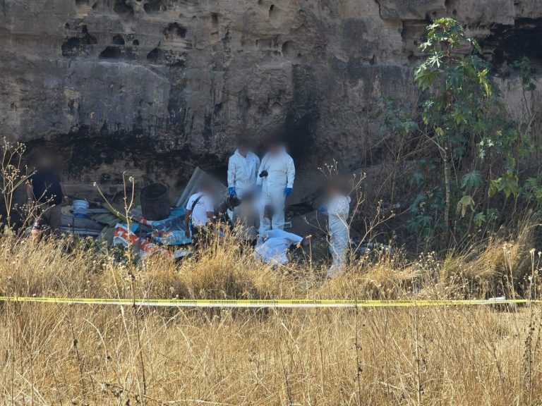 Hallan a hombre muerto y con huellas de violencia en baldío de la colonia Profesor Jesús Romero Flores, Morelia