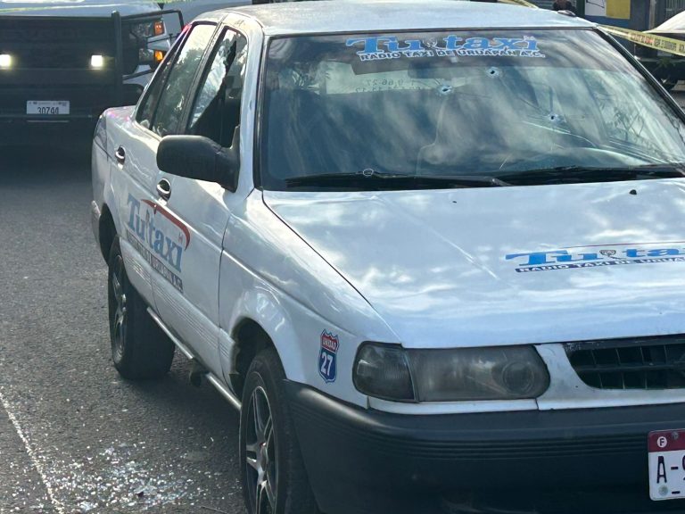 Motosicarios balean y hieren a taxista en la Calzada Benito Juárez de Uruapan