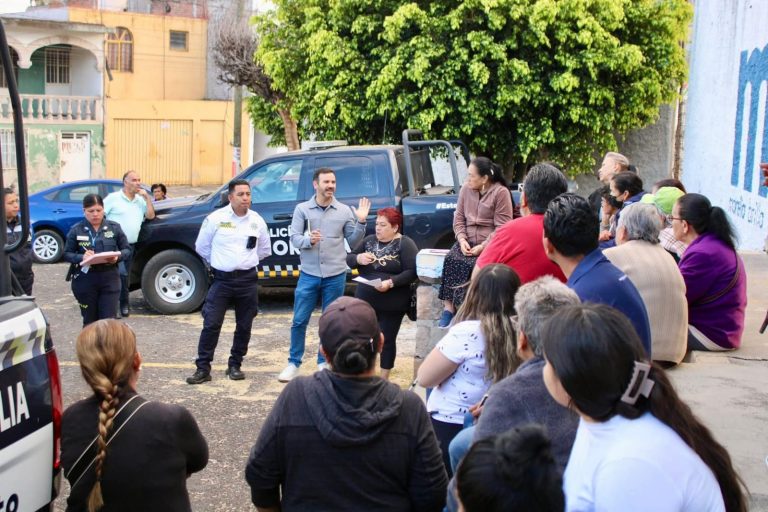 Refuerza ayuntamiento comunicación con vecinas y vecinos de la colonia Dr. Miguel Silva