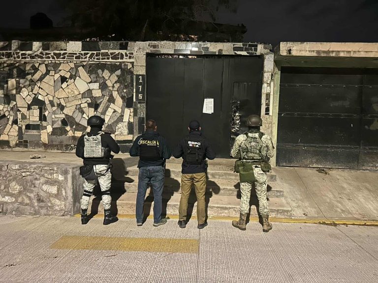 Aseguran droga y detiene a 8 presuntos narcomenudistas tras catear tres domicilios en Morelia