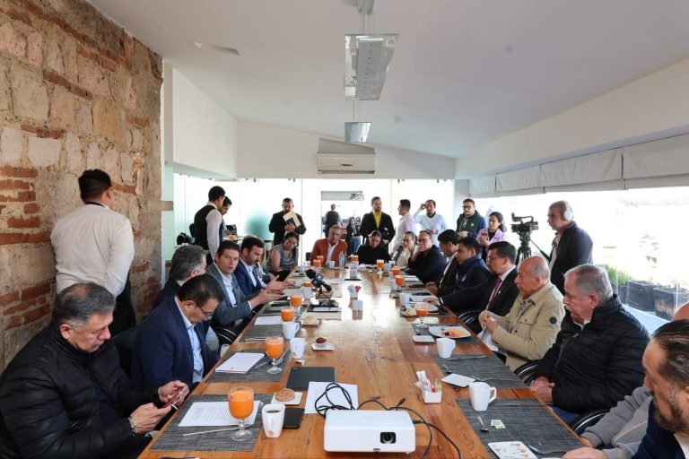 Alcalde refrenda respaldo al turismo ante Consejo Nacional Empresarial