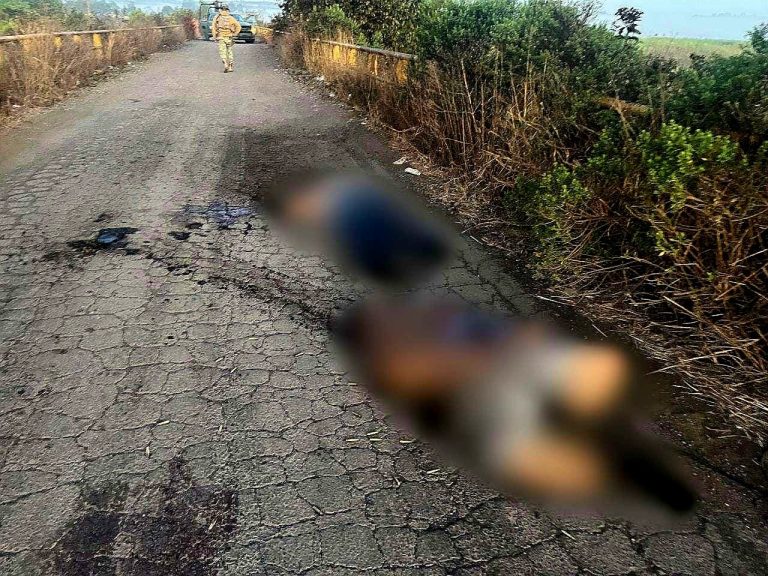 Abandonan a pareja ejecutada en carretera de Tangamandapio