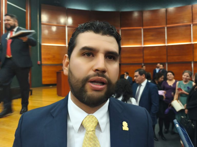 Acusa PRD que Alfonso Martínez los utilizó para reelegirse en 2021