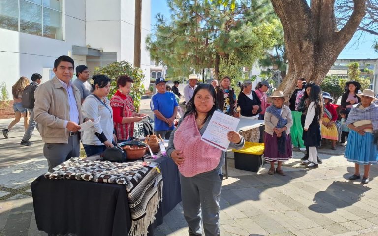 Entregan 40 mil pesos en premios a 22 ganadores del Concurso Artesanal de Zitácuaro