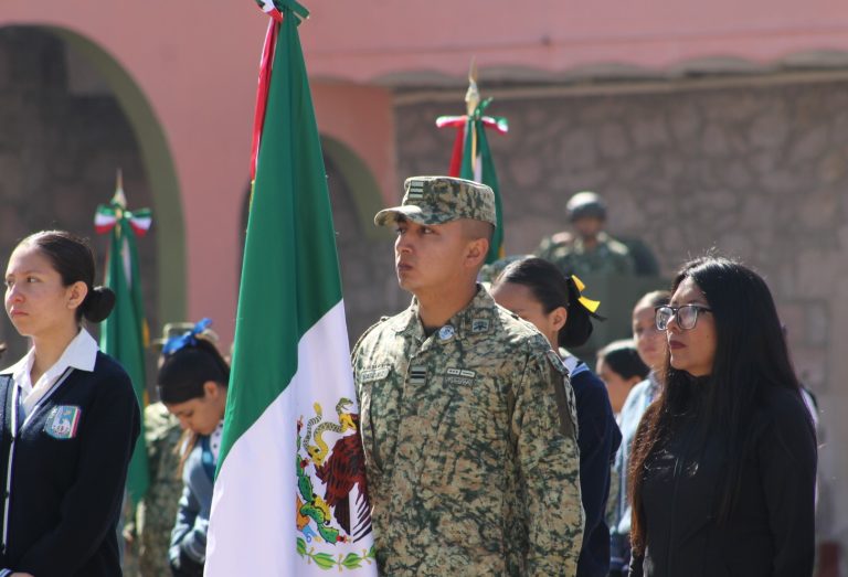 La bandera, compromiso vivo y recordatorio permanente de que México se construye con el esfuerzo de sus instituciones