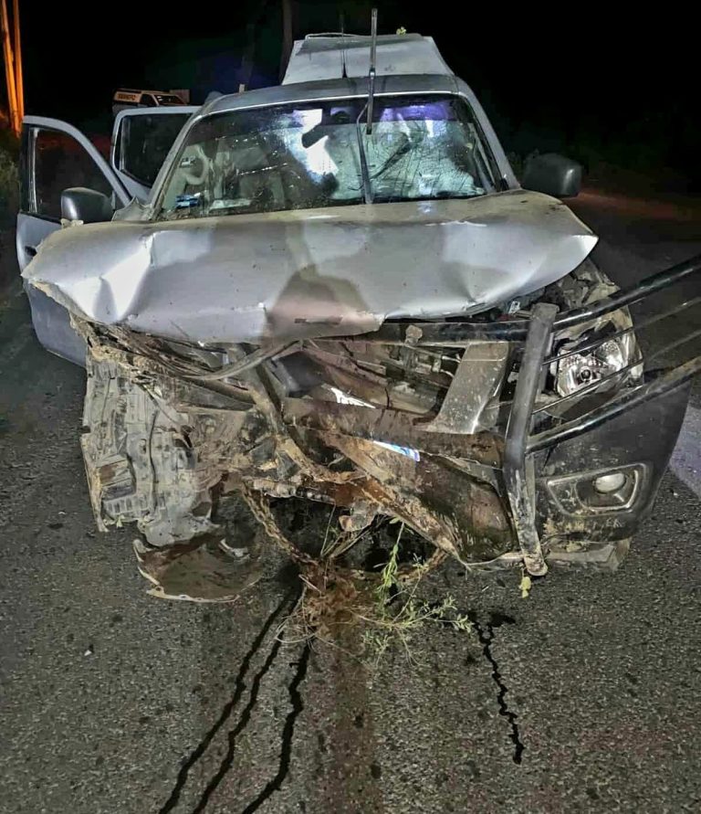 Dos fallecidas y tres heridos al caer camioneta a barranco en la carretera Opopeo-Tacámbaro
