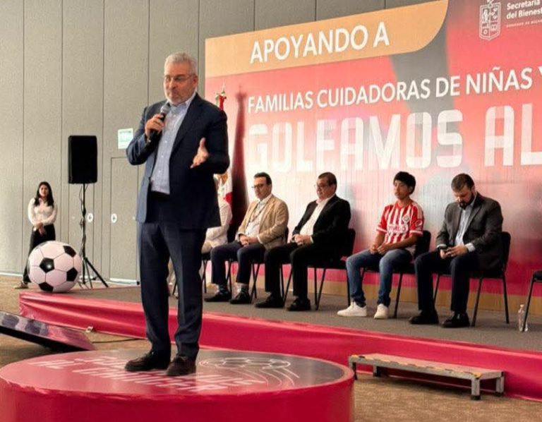 Compromete Bedolla atención a niños con cáncer