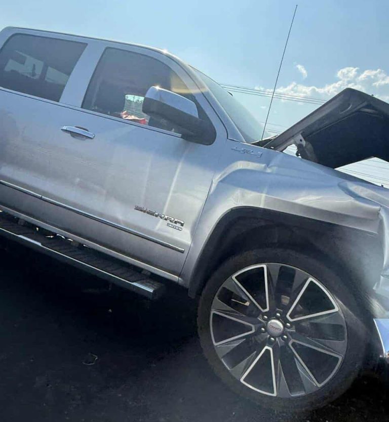 Se registra choque entre tres vehículos sobre la carretera Morelia-Salamanca