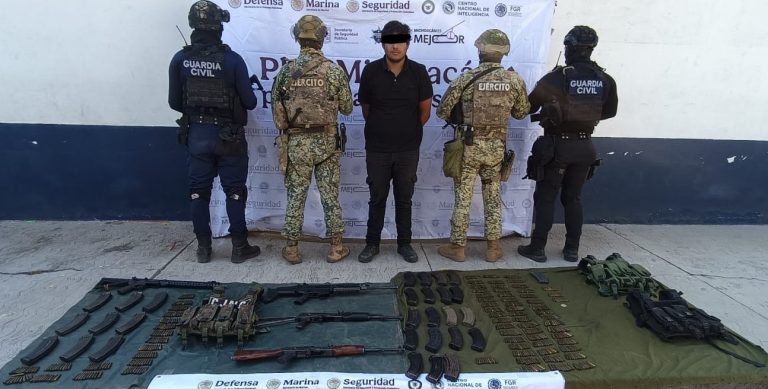 Detienen a presunto integrante del Cartel Jalisco Nueva Generación con un arsenal y una camioneta robada