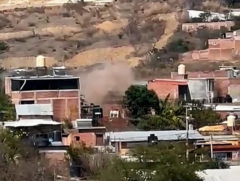 Ataque con drones a Cotija, hay cinco policías municipales heridos