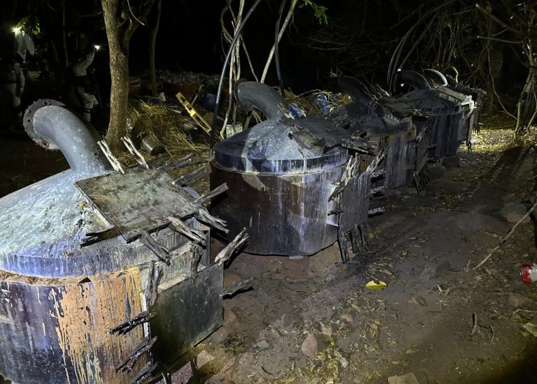 Inhabilitan laboratorio clandestino y aseguraron 3 mil 500 litros de metanfetamina en Nocupétaro