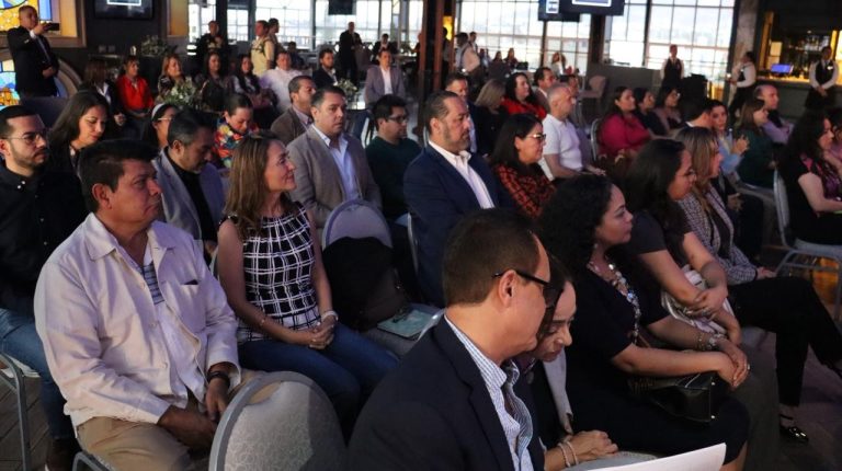 Toman protesta a la nueva mesa directiva de la Asociación de Hoteles de Morelia