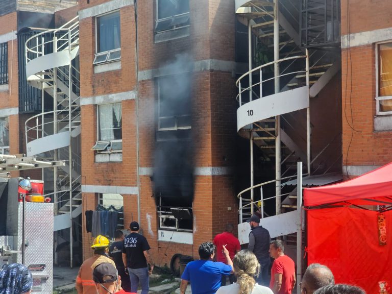 Departamento se incendia en el Fraccionamiento Las Lomas, al norte de Uruapan