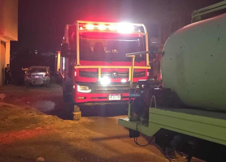 Bomberos Morelia sofocan incendio en una propiedad al poniente de Morelia
