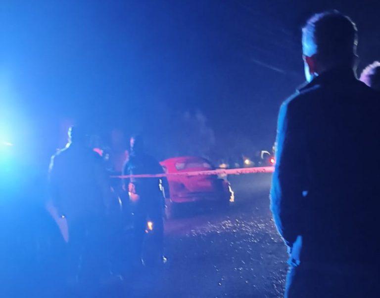 Profesora fallece tras choque frontal en carretera de Los Reyes; responsable huye