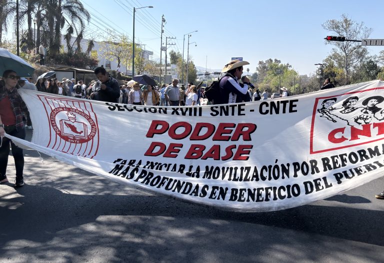 Marcha CNTE en Morelia para exigir solución a demandas laborales y freno al congelamiento de claves