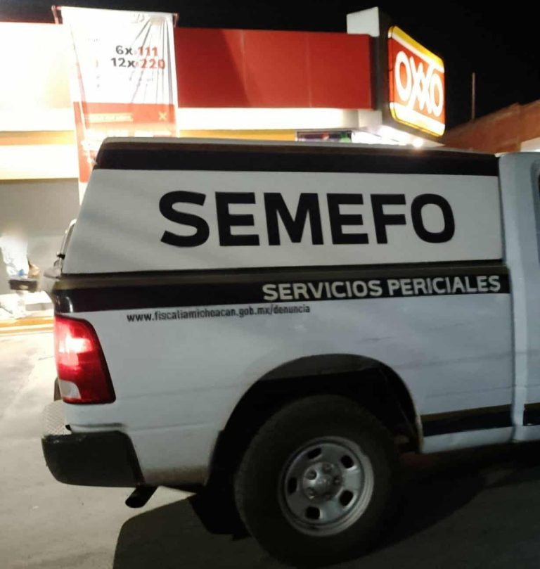 Hombre se opone a robo de su camioneta y es asesinado afuera de un Oxxo en Tarímbaro