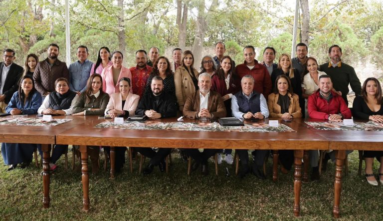 Iniciativa de no endeudamiento a largo plazo para Michoacán, tema de reunión de gobernador y diputados