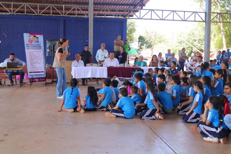 Más de 100 familias participaron en jornada sobre la crianza positiva en Tiquicheo