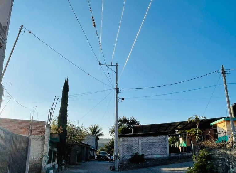 Entregan red eléctrica y bomba de agua en la comunidad de El Puesto, en Tarímbaro