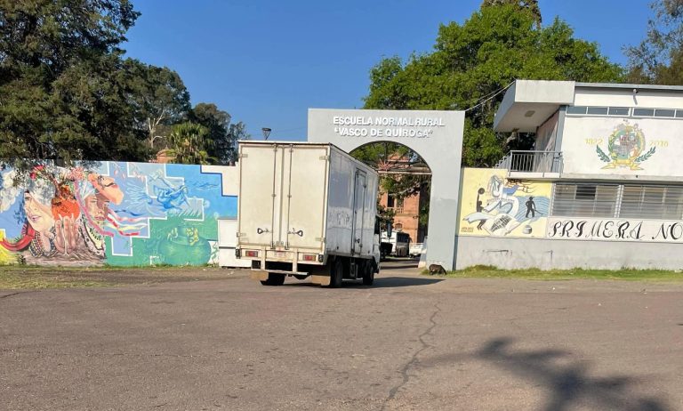 Normalistas de Tiripetío retienen otros dos vehículos, extorsionan a transportistas