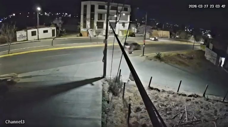 Videocámara capta fatal accidente de motocicleta en la avenida Amalia Solórzano, en Morelia