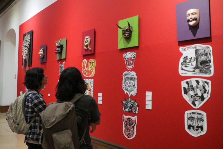 Exposición de gráfica binacional sobre identidad migrante llega al Clavijero