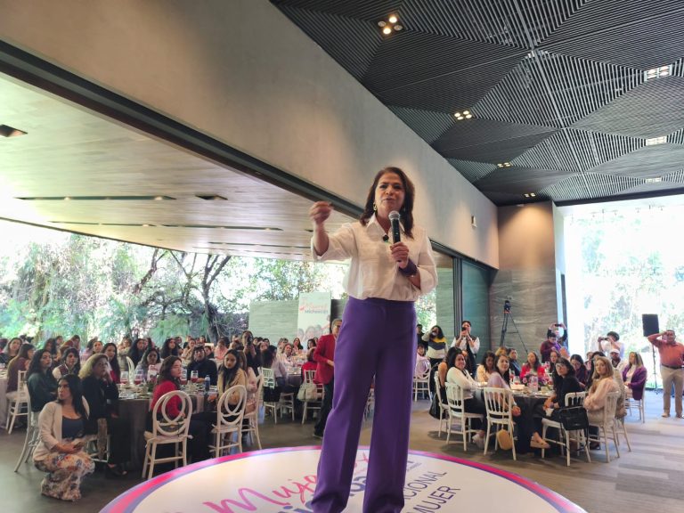 Fabiola Alanís confirma que buscará competir en 2027 durante encuentro con mujeres en Morelia