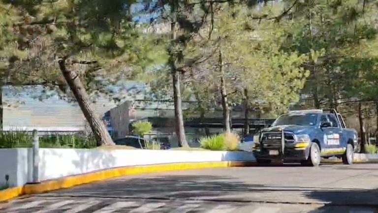 Balean a conductor de camioneta al sur de Morelia; llega malherido a un hospital 